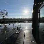 Hotel na wodzie Water With Water Sports Equipment And Bikes, Bath