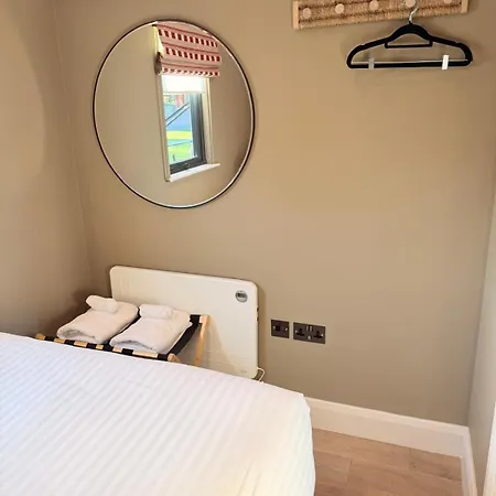 Water With Water Sports Equipment And Bikes, Bath Bateau-hôtel