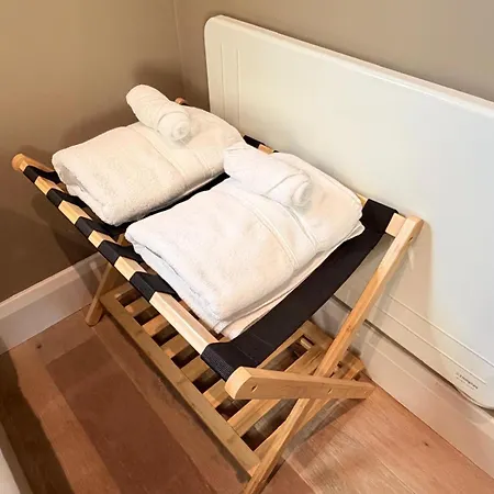 Water With Water Sports Equipment And Bikes, Bath Bateau-hôtel *