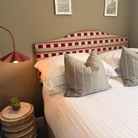 Water With Water Sports Equipment And Bikes, Bath Bateau-hôtel Bristol