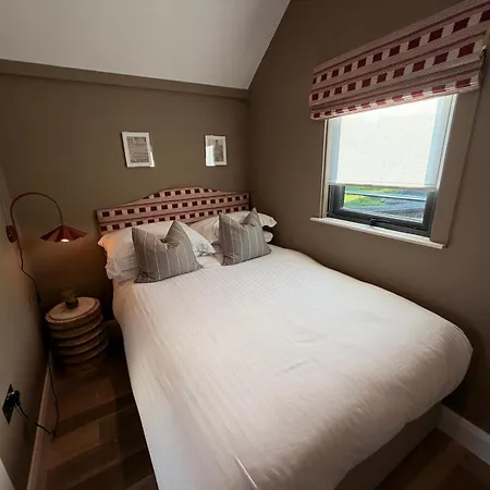 Úszó hotel Water With Water Sports Equipment And Bikes, Bath *