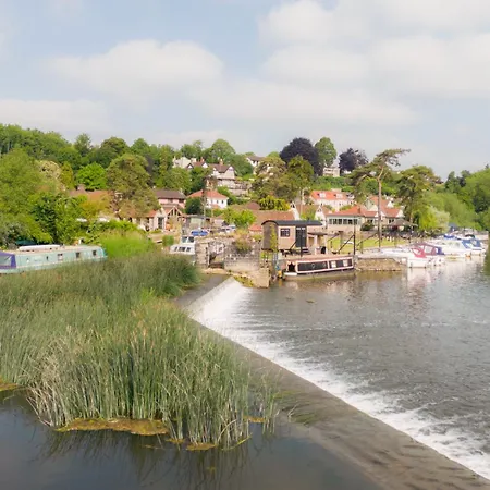 Water With Water Sports Equipment And Bikes, Bath Úszó hotel Bristol