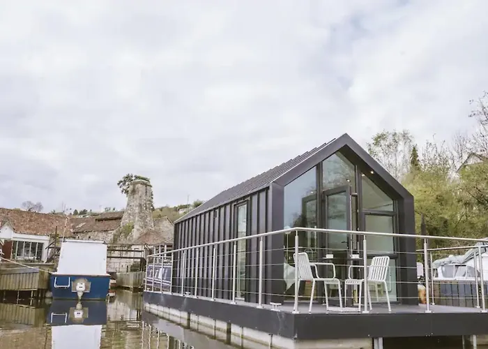 Water With Water Sports Equipment And Bikes, Bath Úszó hotel *