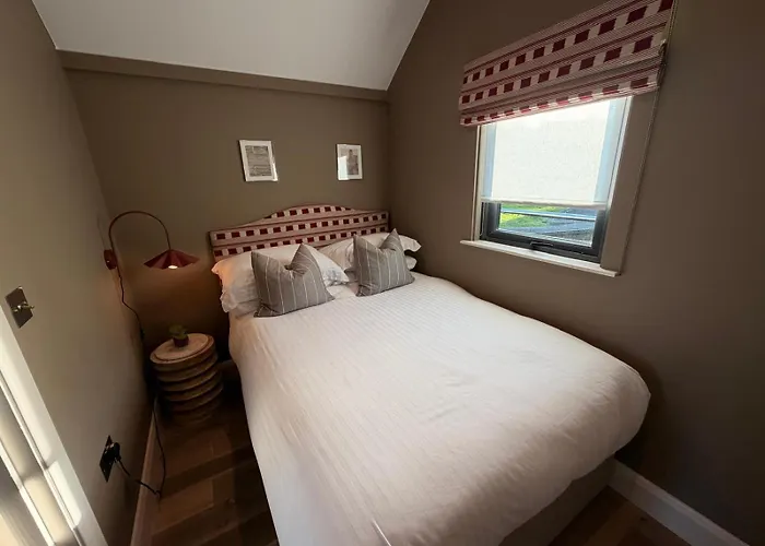 보트호텔 Water With Water Sports Equipment And Bikes, Bath *